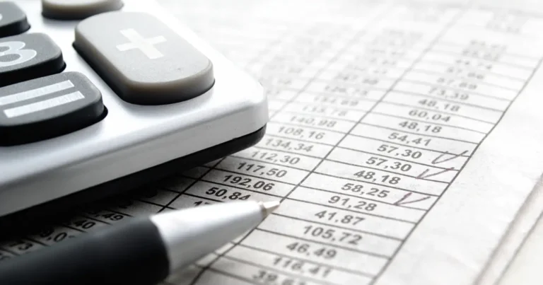 Payroll Administrator vs Computerized Accounting Roles_ Responsibilities and Career Growth - Featured